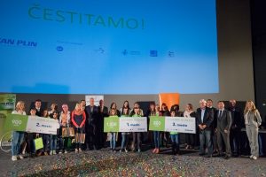 Zmagovalci razpisa Varno na kolesu 2015_2016 OŠ Bršljin, OŠ Jurija Vege Moravče in OŠ Pohorskega Odreda Slovenska Bistrica