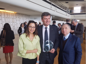 slika_minister-prevzem-nagrade