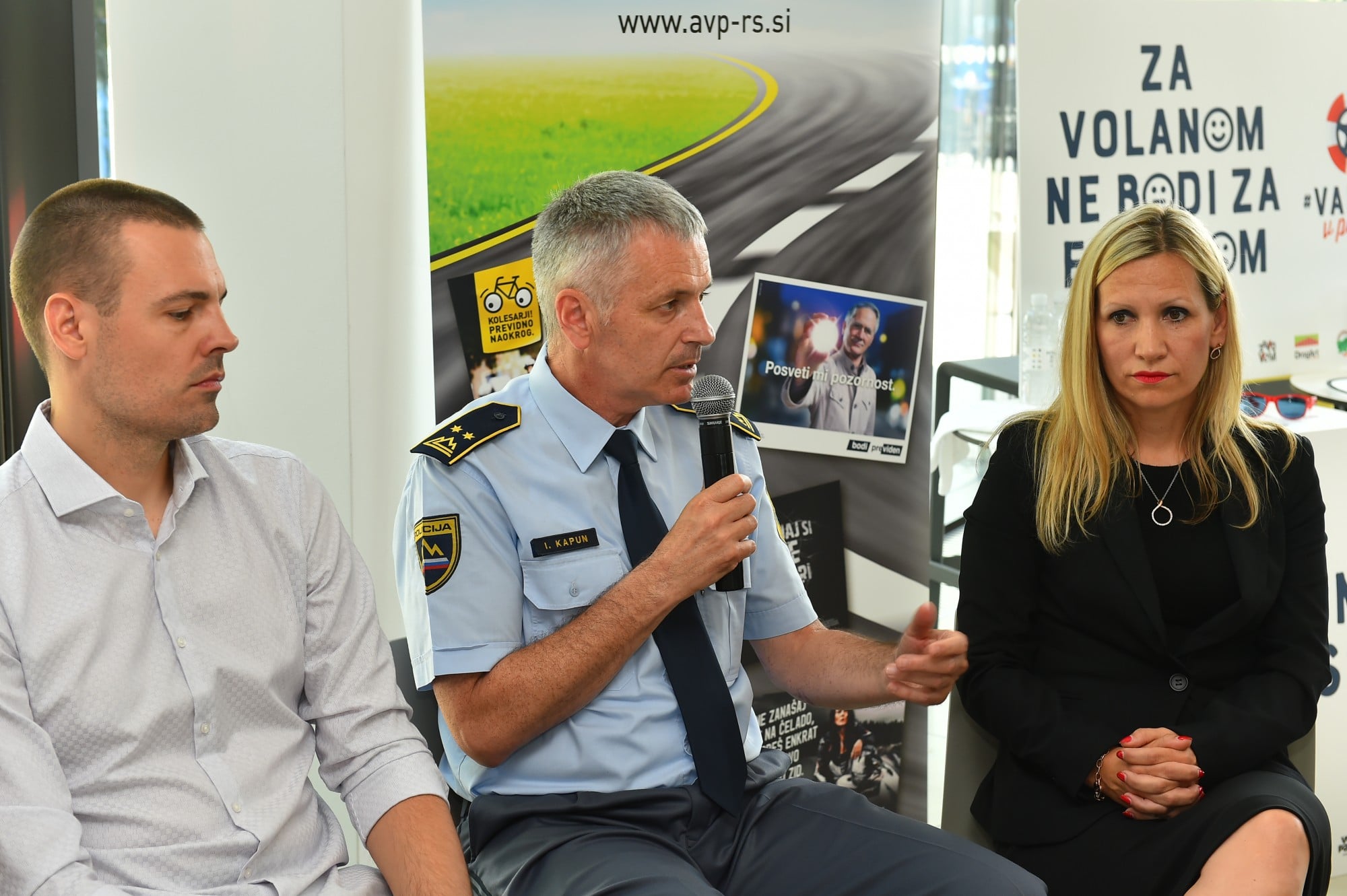 Foto 2 – (od leve proti desni): Tine Lugarič – Luna \TBWA, mag. Ivan Kapun - Policija, Vesna Marinko, mag. upr. ved, v. d. direktorice Agencije za varnost prometa.