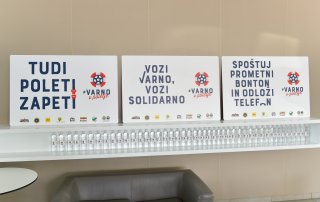 Foto 7 – Posebne sporočilne table bodo na večjih križiščih in parkiriščih v 16 mestih Slovenije opozarjale udeležence v prometu na ključne dejavnike tveganja za varnost v prometu.