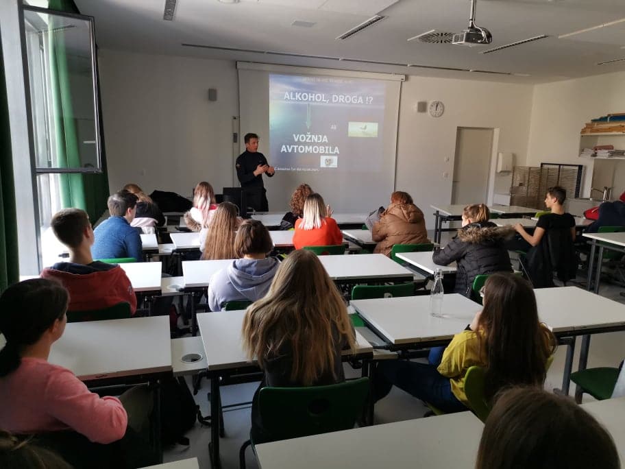 Vozimo pametno - Gimnazija Nova Gorica