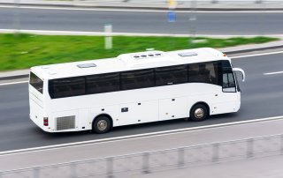 Med ugotovljenimi kršitvami pri voznikih tovornih vozil letos izstopata neprilagojena hitrost in uporaba mobilnega telefona