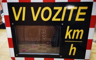 Prikazovalnik hitrosti Vi vozite