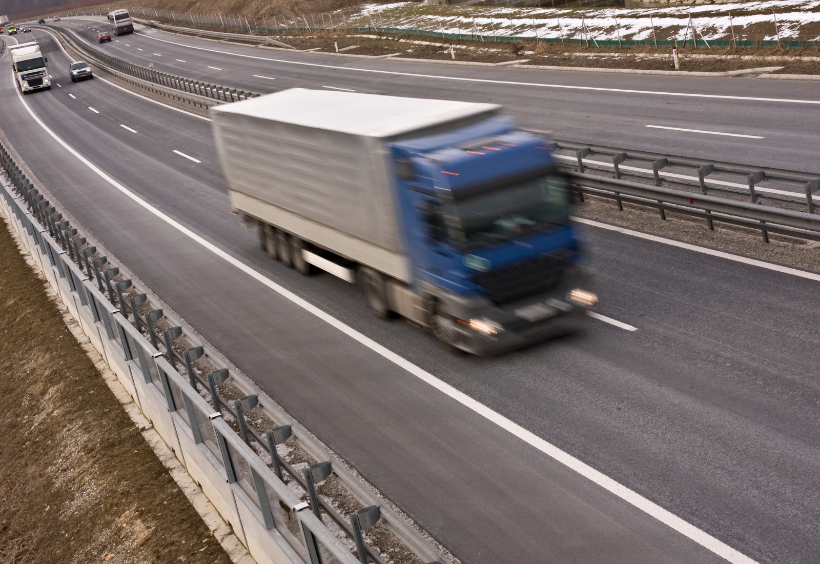 Prepoved prehitevanja za tovorna vozila od 15. januarja 2021