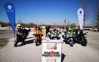 Enosledna motorna vozila govorcev