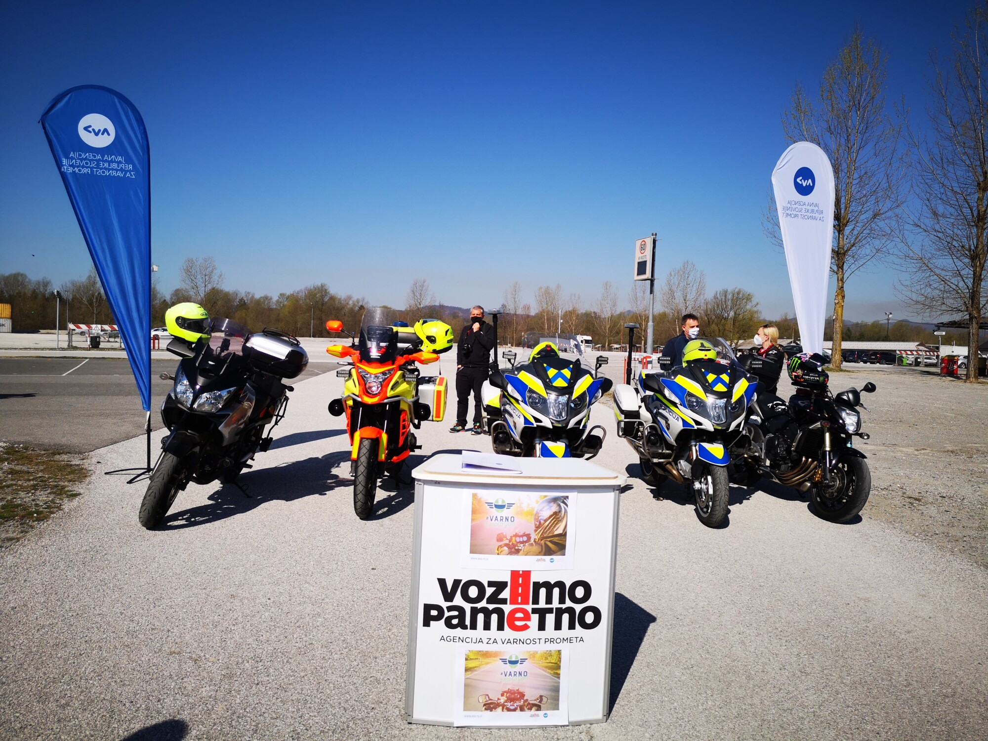 Enosledna motorna vozila govorcev