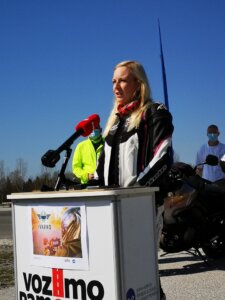 https://www.avp-rs.si/wp-content/uploads/2021/03/lara-lenart-zdravnica-in-motoristka-225x300.jpg