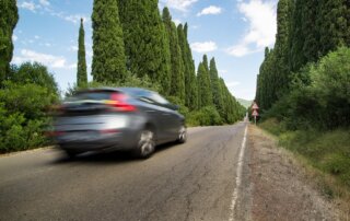 Kar 132 km/h v neposredni bližini osnovne šole, ob omejitvi 30 km/h