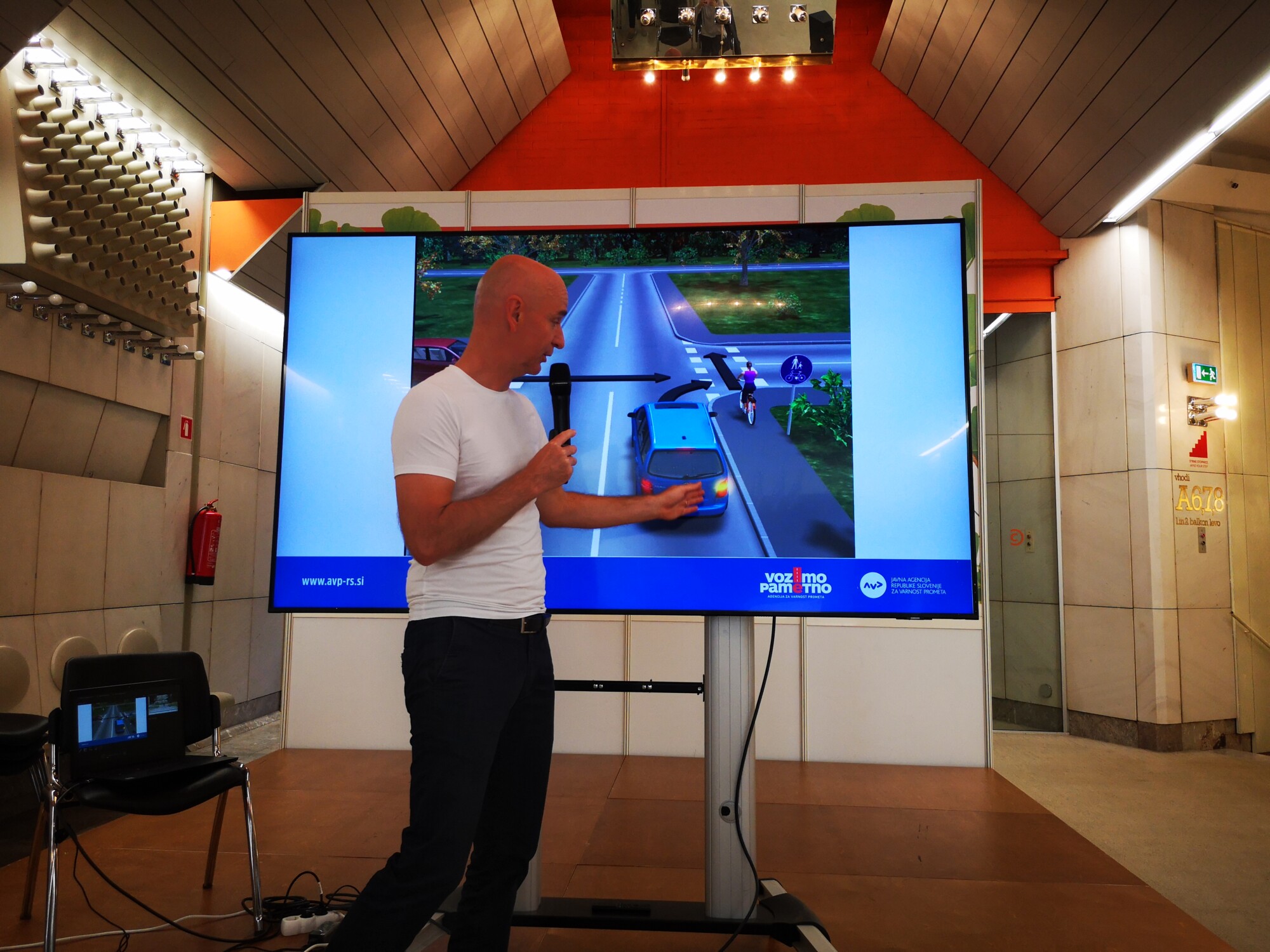 Slovesne otvoritve se je udeležil Jože Hribar