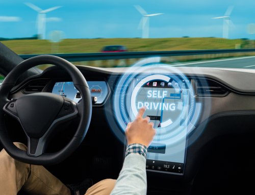 Tesla FSD Supervised tudi v Sloveniji: napredni sistem za pomoč vozniku, ne avtonomna vožnja