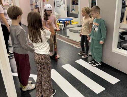 Prometni dan v Minicityju: šolarji skozi igro utrjevali znanje o prometni varnosti
